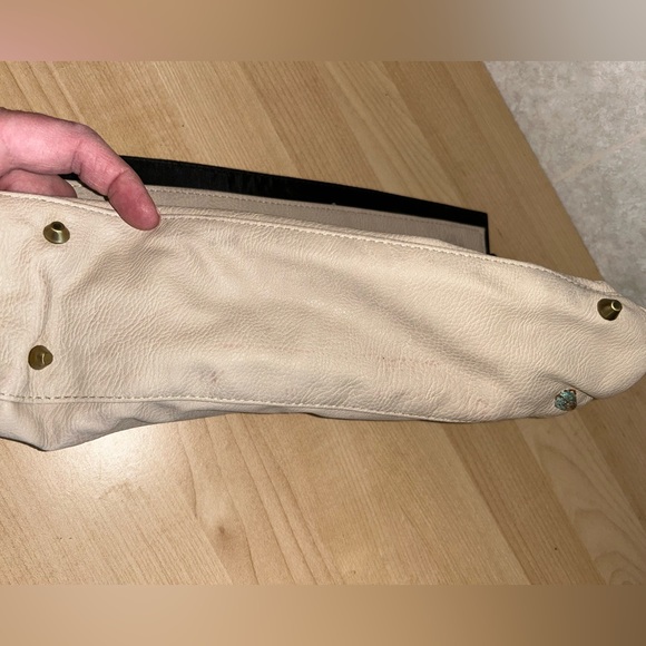 Miche classic Connie shell. This basic beige is anything but. - Picture 5 of 6